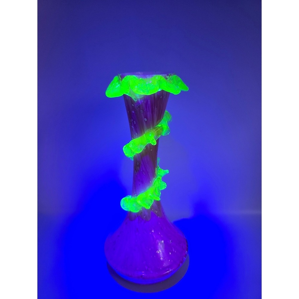 Art Glass Vase Pink Iridescent Swirl Spiral Ruffled Rim Urn, uranium,  Vaseline